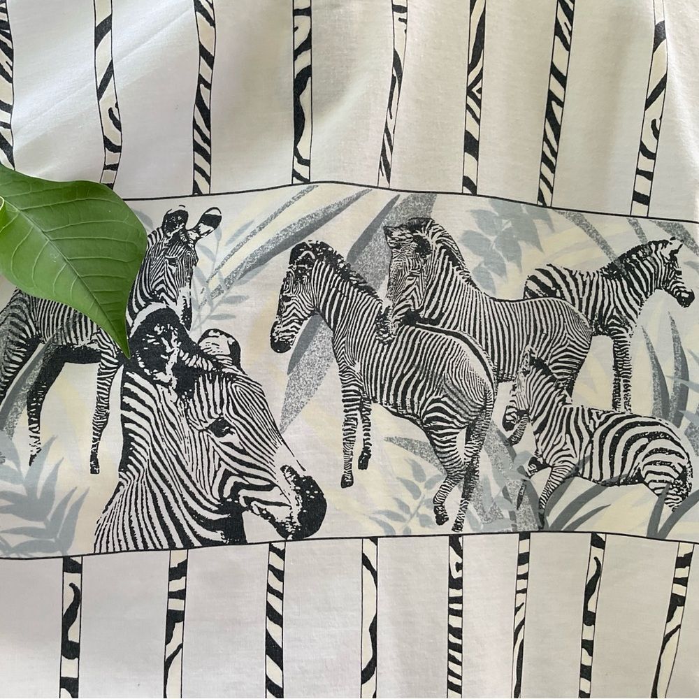 Vintage Oversized Zebra Button Down Shirt Size Large - Picture 3 of 13